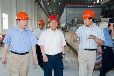 2007年5月25日，时任全国政协常委、经济委员会副主任、中国包装联合会会长石万鹏一行来公司视察
