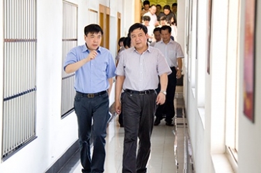 2012年7月5日，时任嘉兴市委书记李卫宁一行调研公司党建工作