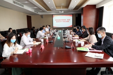 嘉兴市委常委、统战部部长李小平一行莅临恒峰g22纸业调研指导