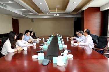 平湖市关工委主任邱其良莅临恒峰g22纸业调研下一代工作