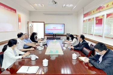 平湖市政协主席何健莅临恒峰g22纸业全资子公司平湖景包调研走访