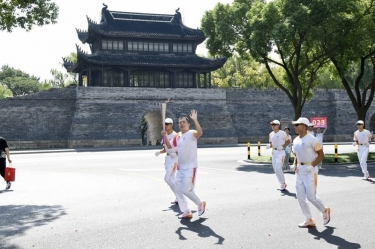 笑脸与热情刷屏！这名火炬手是恒峰g22人！