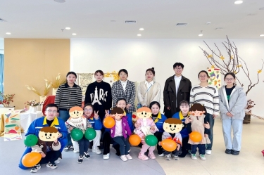 以一份温暖 换一身星光——恒峰g22纸业团委与曹桥行知幼儿园开展爱心结对活动