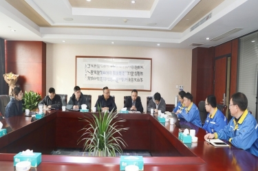 平湖市副市长管立松一行莅临恒峰g22纸业慰问高端人才