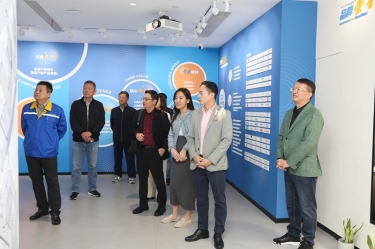 马来西亚巴生西港控股集团董事总经理拿督Eddie Lee一行莅临恒峰g22纸业调研交流